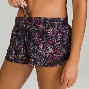 Lululemon Hotty Hot Low-Rise Lined Short 2.5” in Floral Spray Multi